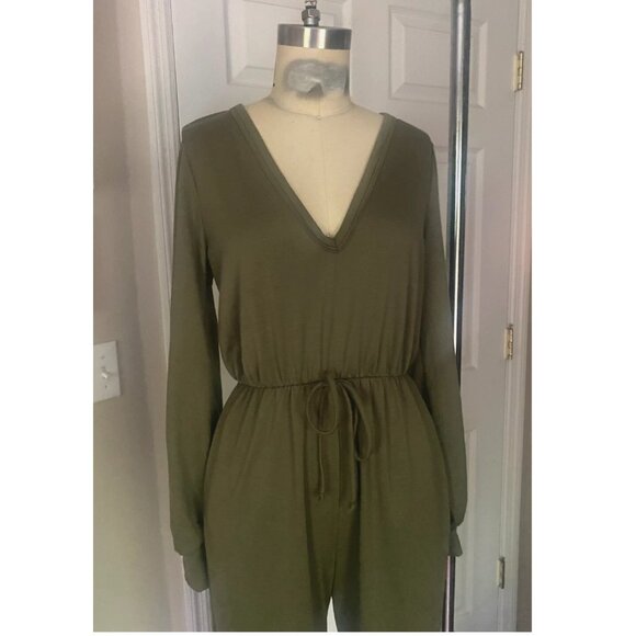 FASHION NOVA Olive Green Casual smocked Keyhole back JUMPSUIT Romper *SMALL* - Picture 3 of 7